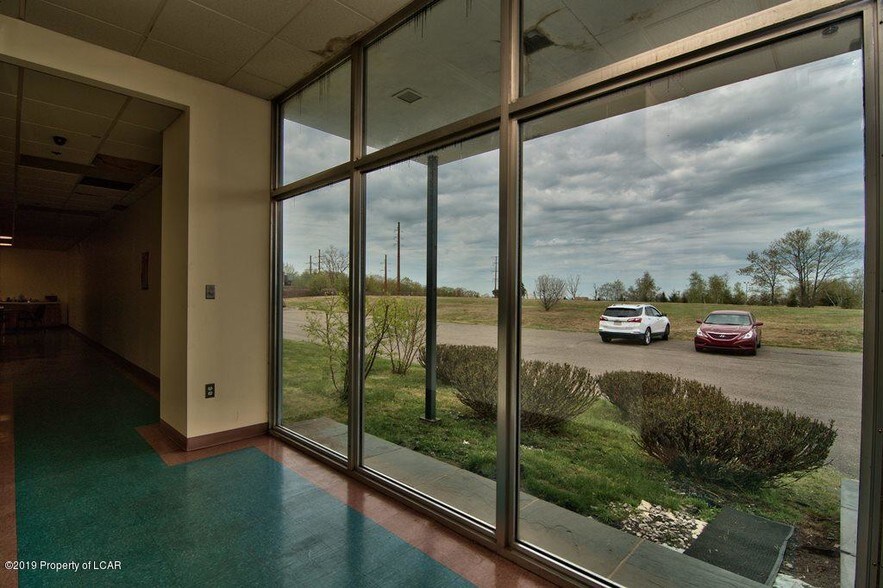 More Photos Of 220 Oak Hill Rd, Mountain Top Distribution For Sale