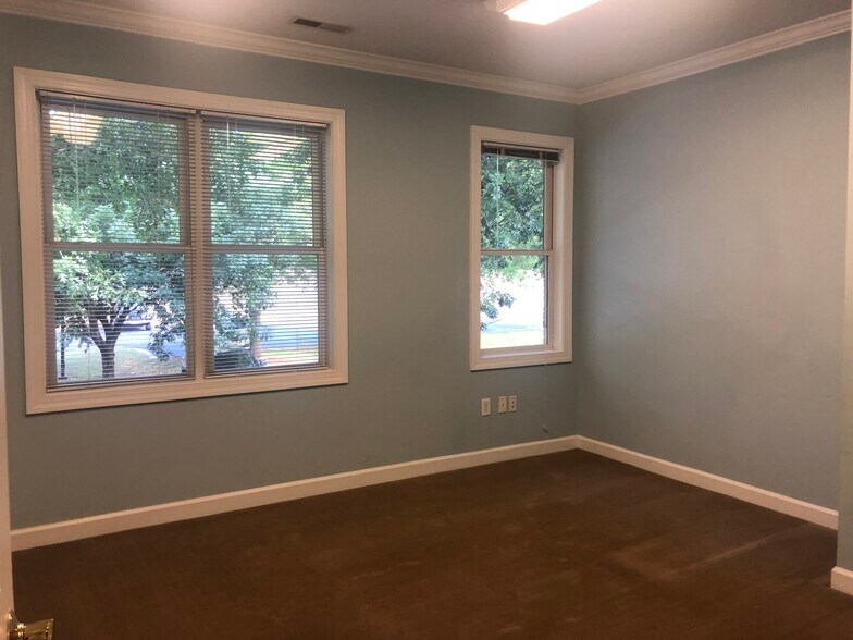 More Photos Of 5640 Six Forks Rd, Raleigh Office For Sale