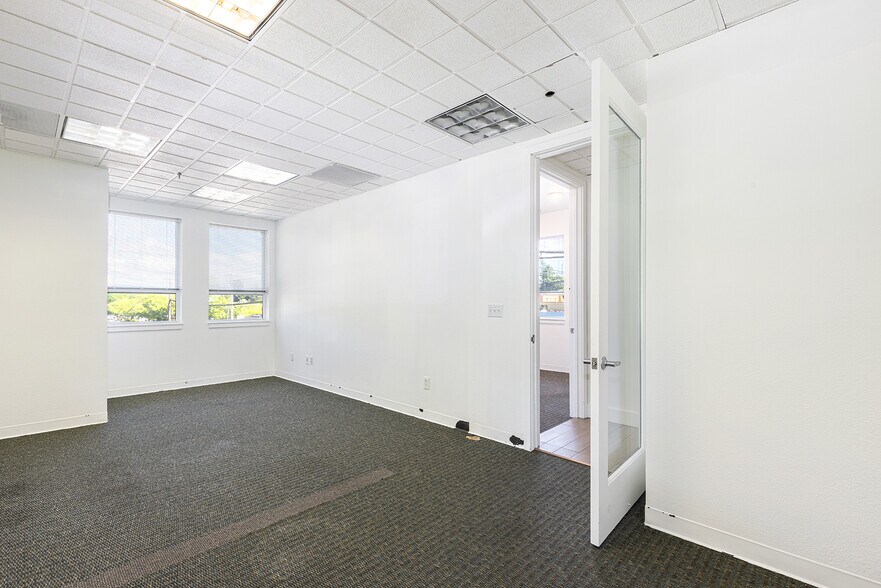 More Photos Of 7300 Healdsburg Ave, Sebastopol Office For Lease