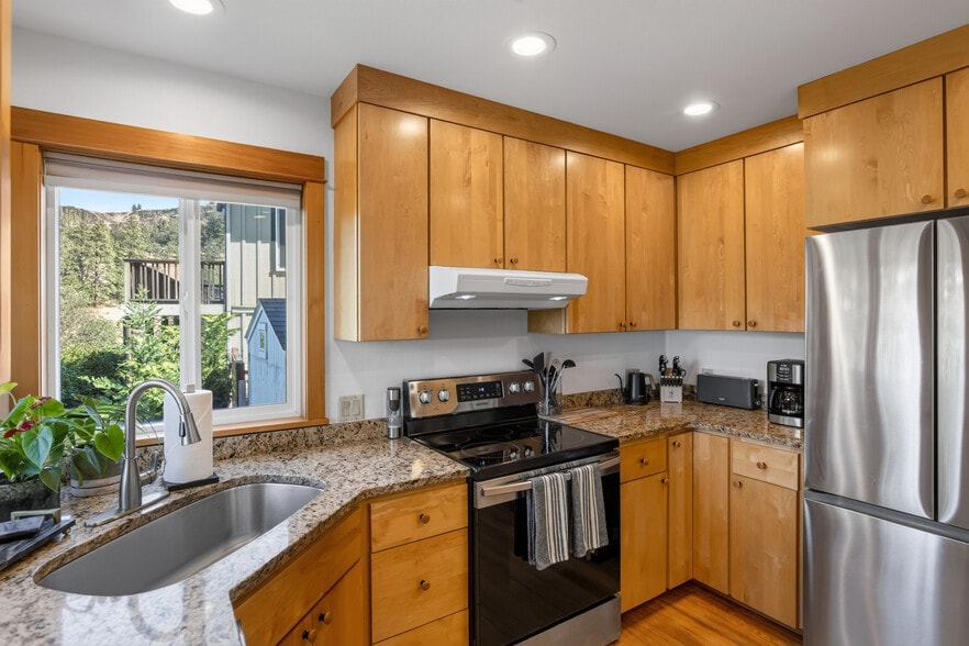 More Photos Of 407 Huskey Rd, Mosier Specialty For Sale