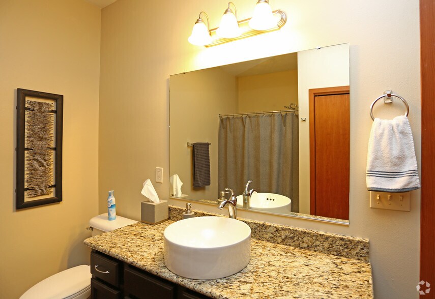 More Photos Of 401 N Washington St, Green Bay Apartments For Lease