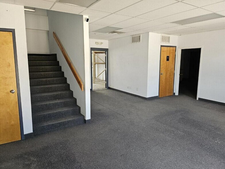 More Photos Of 7927-7939 Red Granite Loop, Colorado Springs Warehouse For Lease