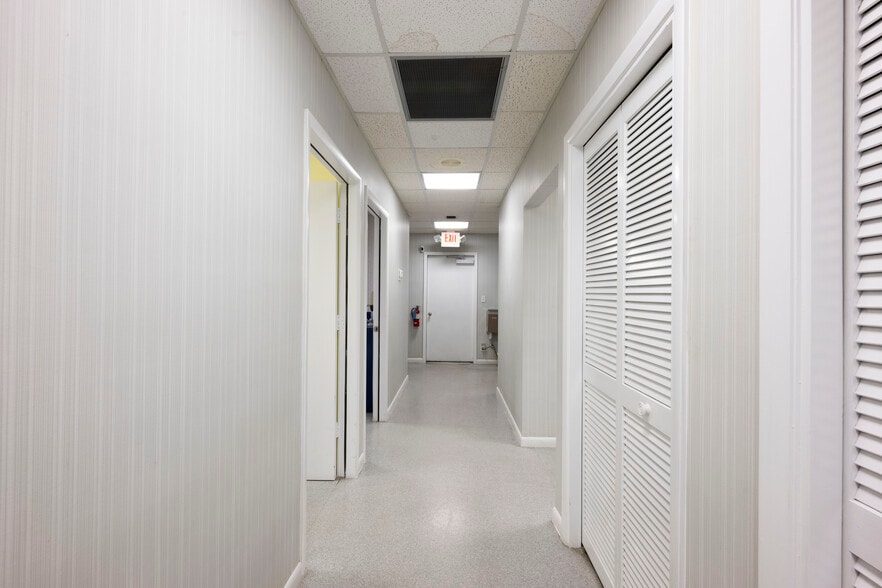 More Photos Of 1801 SE Hillmoor Dr, Port Saint Lucie Medical For Lease