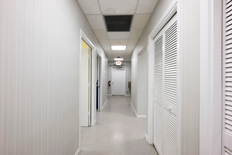More Photos Of 1801 SE Hillmoor Dr, Port Saint Lucie Medical For Lease