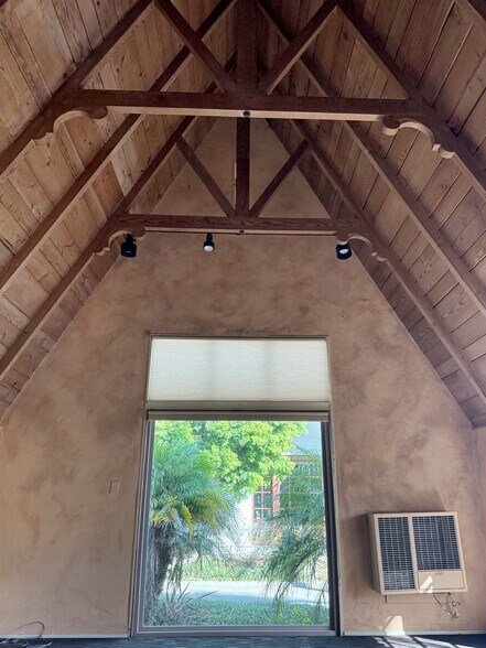 More Photos Of 1086 Coast Village Rd, Santa Barbara Office For Sale