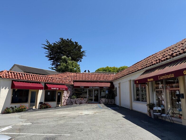 More Photos Of 631 Cass St, Monterey Freestanding For Lease