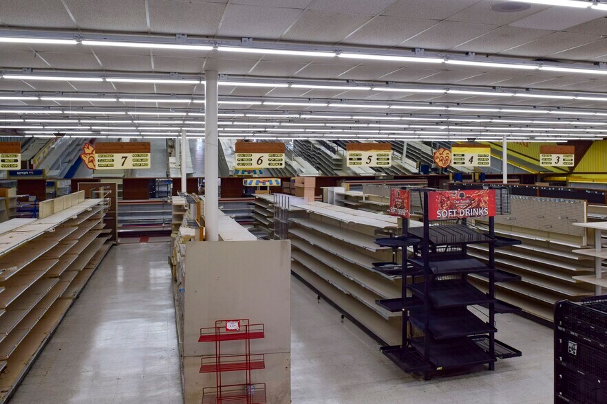 More Photos Of 202 Doctor Donnie H Jones Jr Blvd W, Princeton Supermarket For Lease