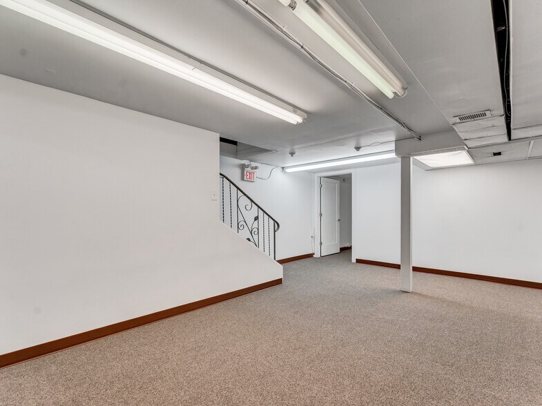 More Photos Of 622 3 St SE, Medicine Hat General Retail For Lease