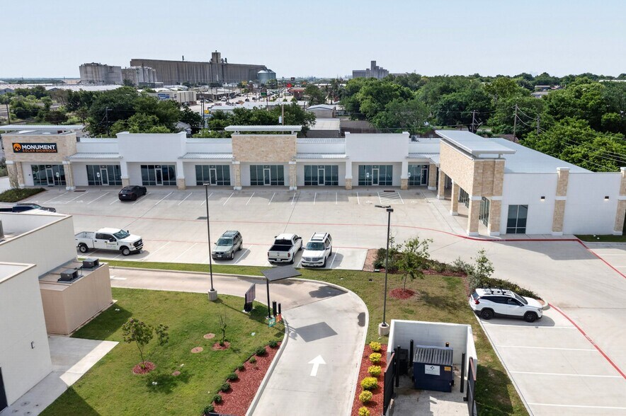 More Photos Of 325 N Saginaw Blvd, Saginaw Storefront Retail Office For Lease