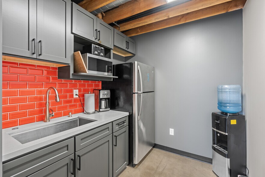 More Photos Of 225-231 W 16th St, National City Service For Sale