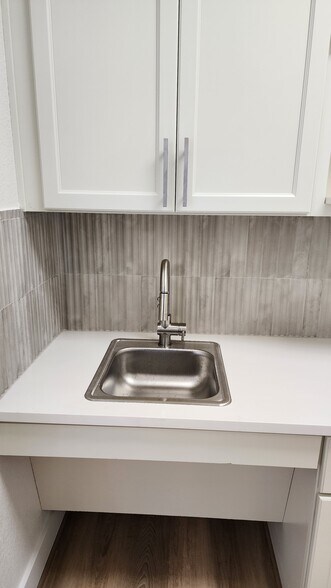 More Photos Of 16702 House Hahl Rd, Cypress Medical For Lease