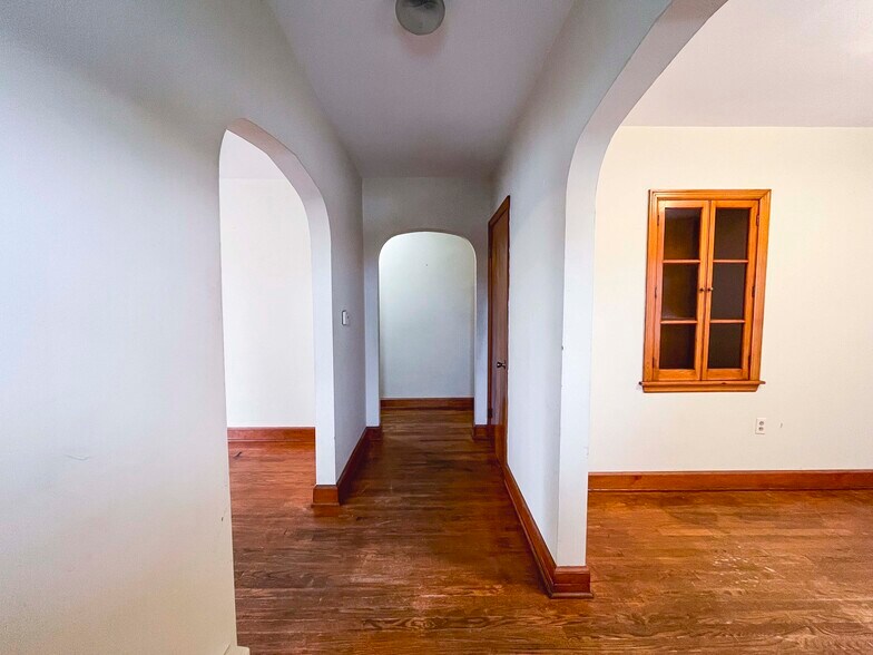 More Photos Of 1001 E Lynchburg Salem Tpke, Bedford Office For Sale