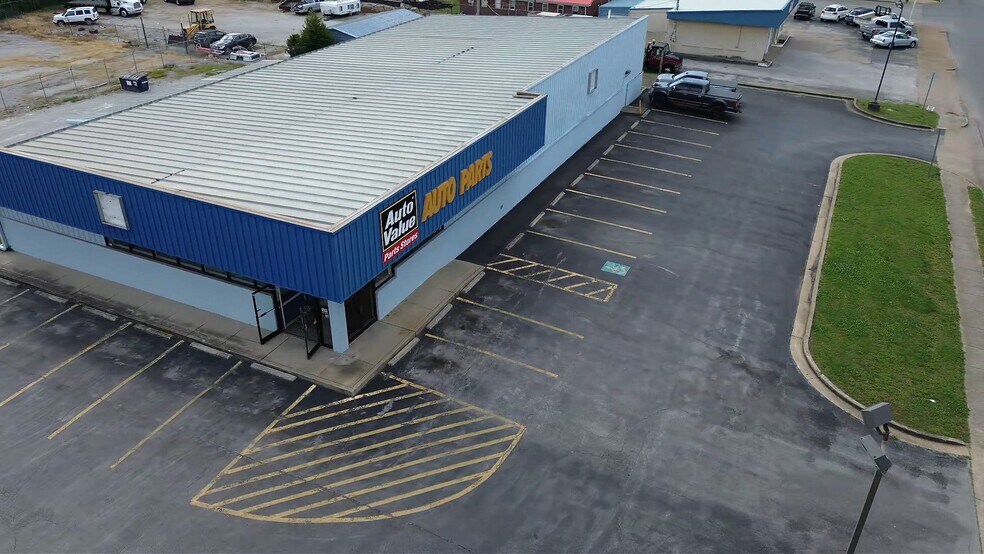 More Photos Of 320 N Main St, Russellville Unknown For Lease