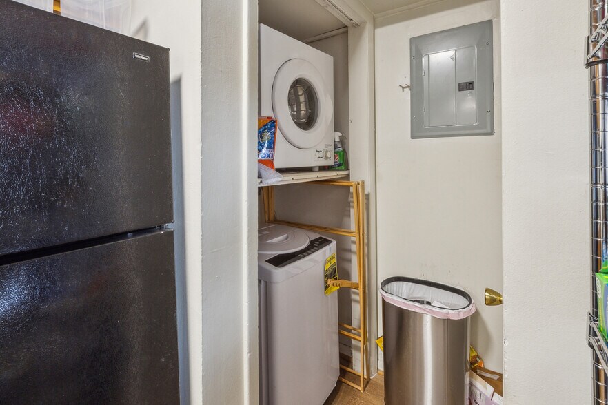 More Photos Of 120 Wilbur St, Newark Apartments For Sale