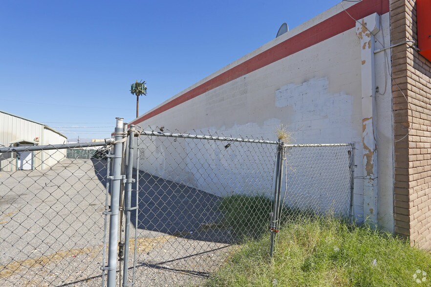 More Photos Of 3021 E Charleston Blvd, Las Vegas General Retail For Sale