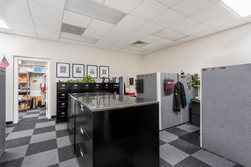 More Photos Of 5095 Crookshank Rd, Cincinnati Light Manufacturing For Sale