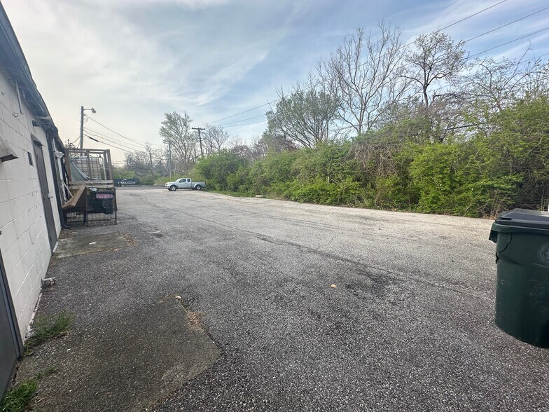 More Photos Of 709-721 Allendale Dr, Lexington Storefront Retail Office For Lease