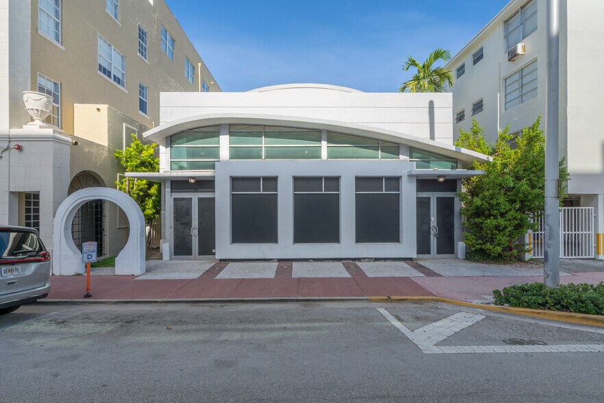 Primary Photo Of 721 Collins Ave, Miami Beach Storefront For Sale