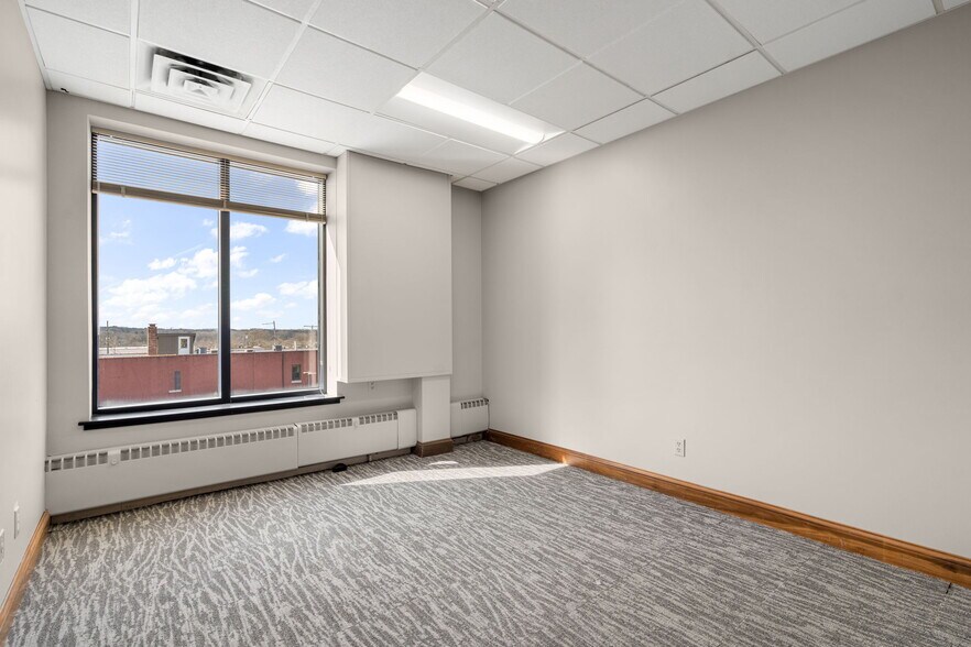 More Photos Of 56 S Washington St, Valparaiso Office For Lease