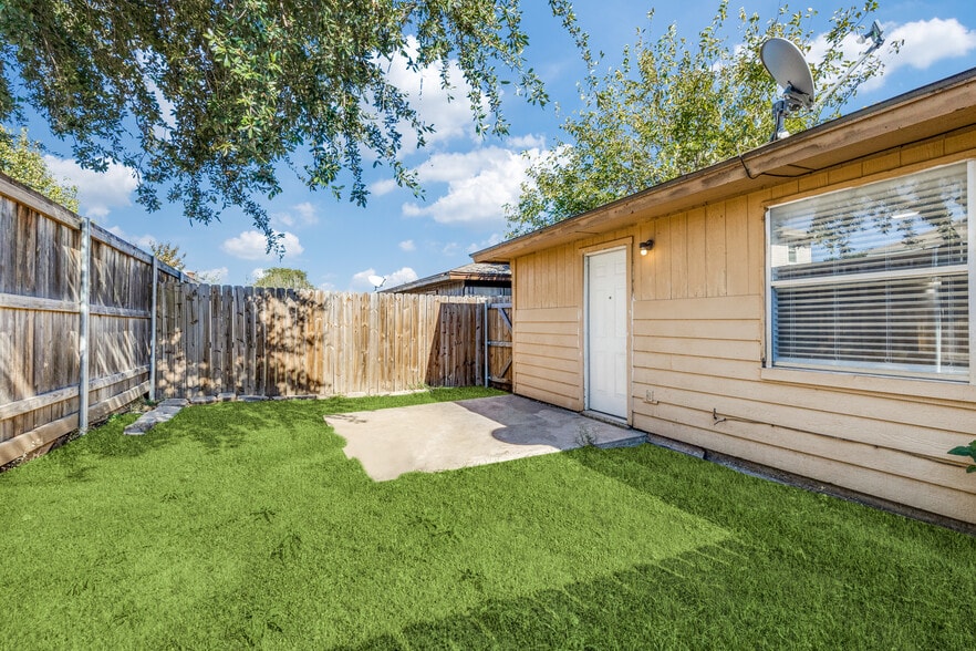 More Photos Of 3600 Hulen Park Cir, Fort Worth Multifamily For Sale