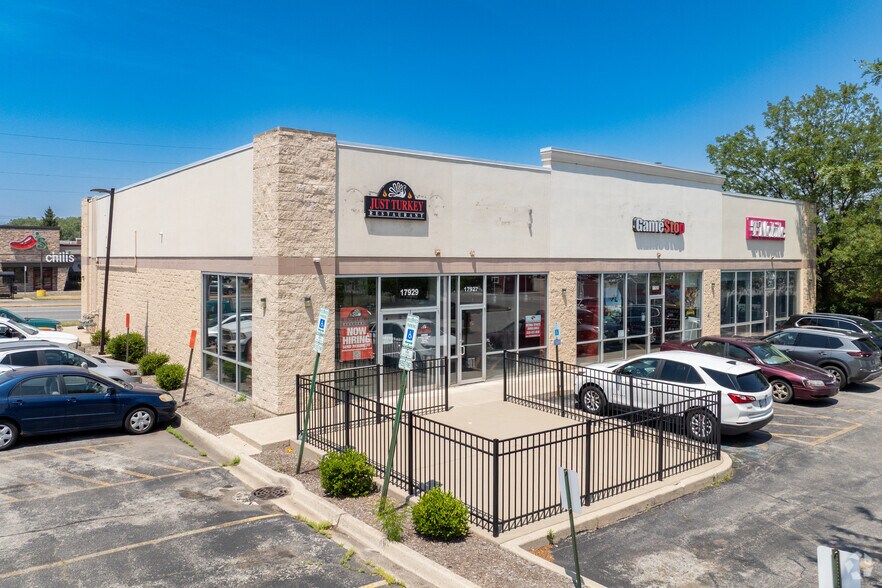 More Photos Of 17923-17927 Halsted St, Homewood Unknown For Lease