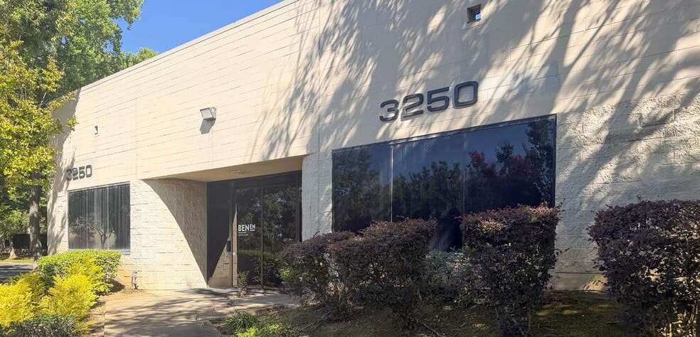 More Photos Of 3250 Ramos Cir, Sacramento Flex For Sale