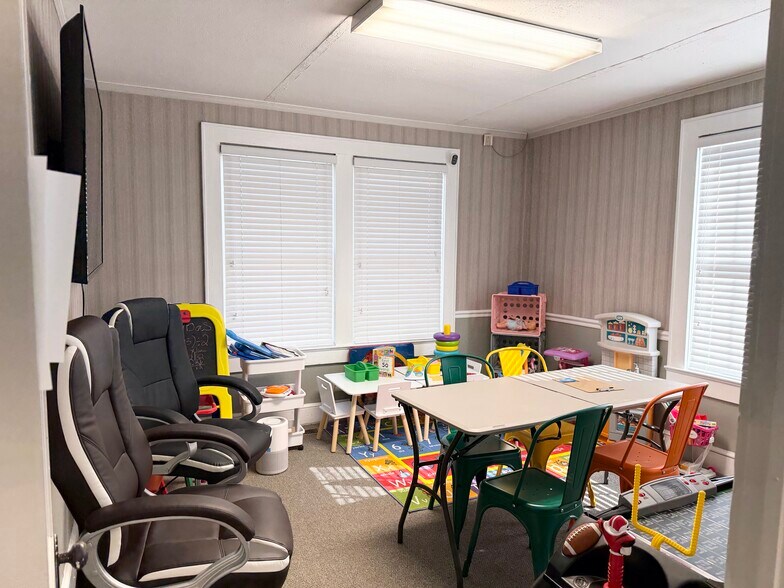 More Photos Of 403 S Logan St, Gaffney Office For Sale