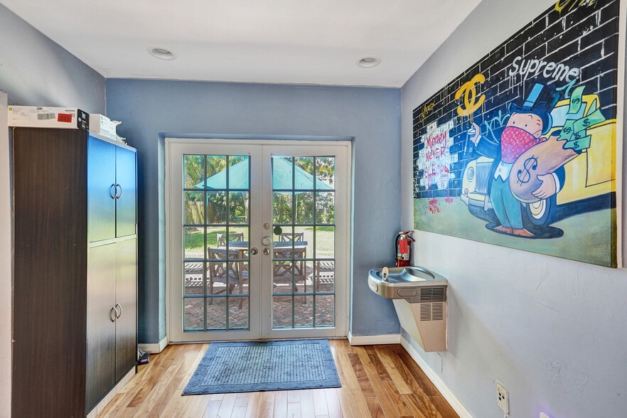 More Photos Of 423 SE 19th St, Fort Lauderdale Office Residential For Sale