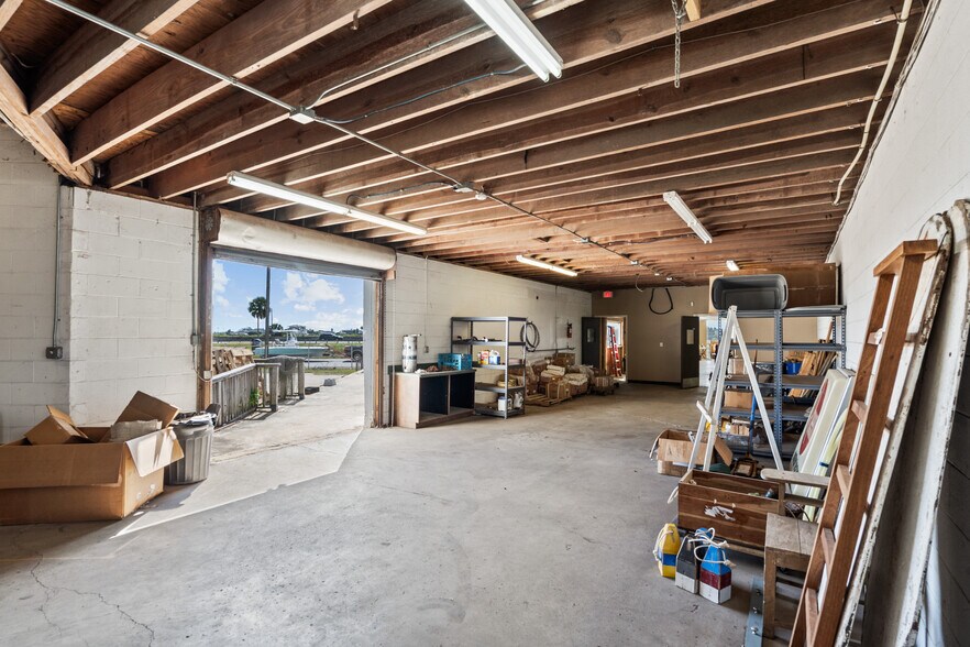 More Photos Of 8602 Broadway St, Galveston Warehouse For Sale