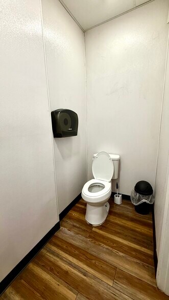 More Photos Of 211 7th St N, Clanton General Retail For Sale