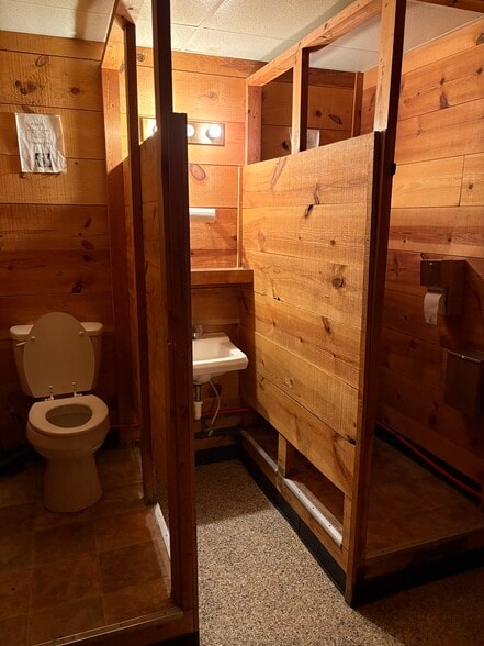 More Photos Of 1704 E Hwy 70, Kingston Bar For Sale