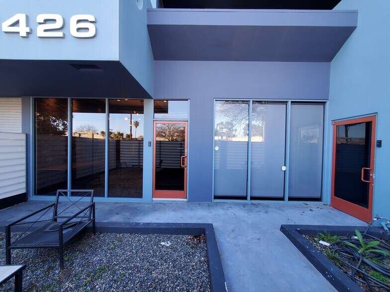 More Photos Of 11426 Ventura Blvd, Studio City Loft Creative Space For Sale