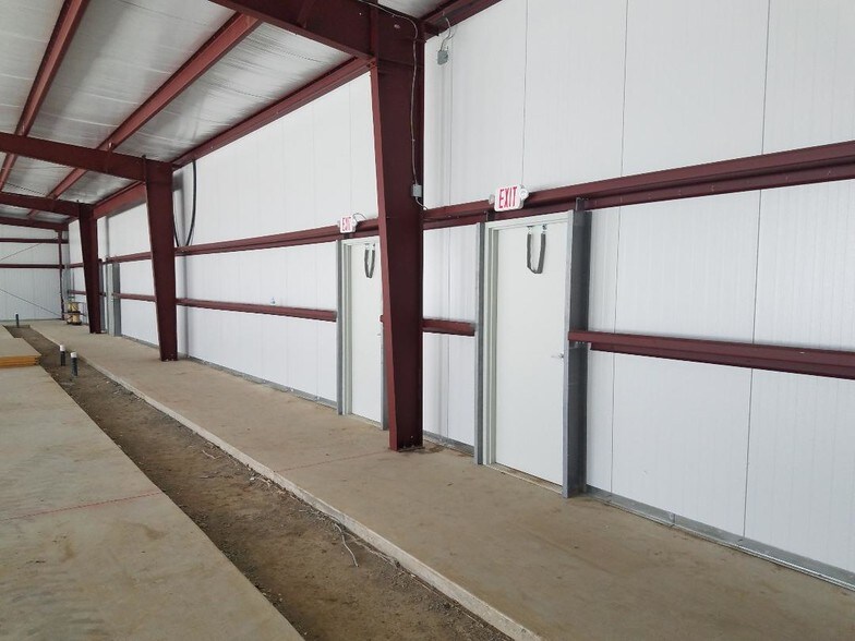 More Photos Of 811 Stonecrest Rd, Argyle Showroom For Lease