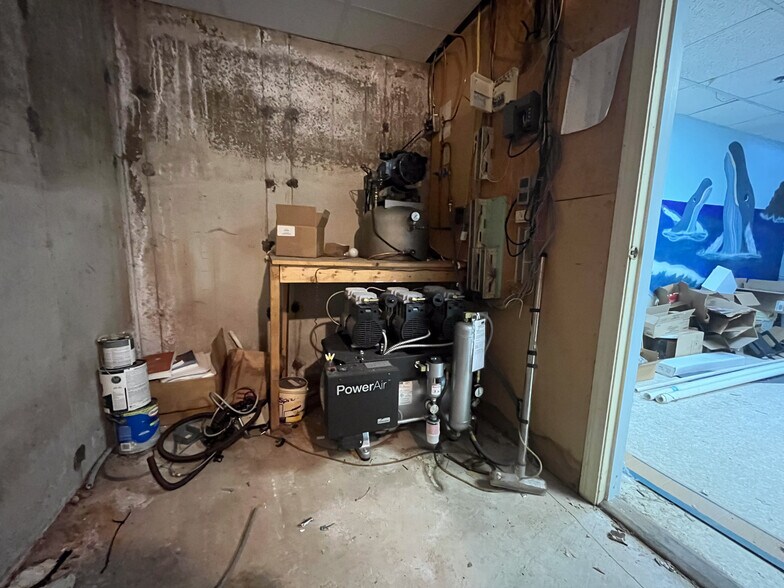 More Photos Of 155 Saco Ave, Old Orchard Beach Office For Sale