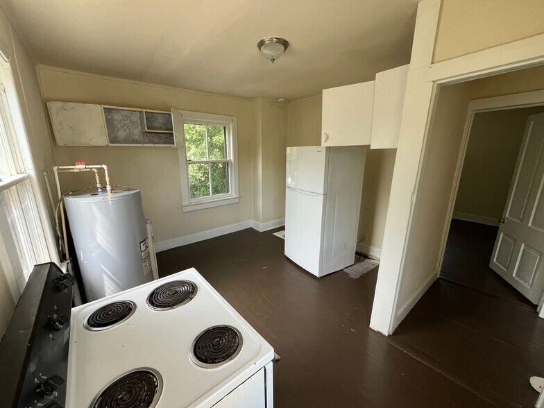 More Photos Of 927 Farmer St, Petersburg Apartments For Sale