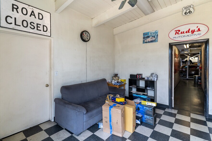 More Photos Of 931-945 W Hoover Ave, Orange Manufacturing For Lease