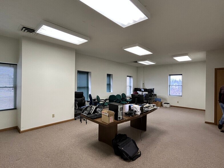 More Photos Of 127 W Chicago Rd, Sturgis Office For Sale