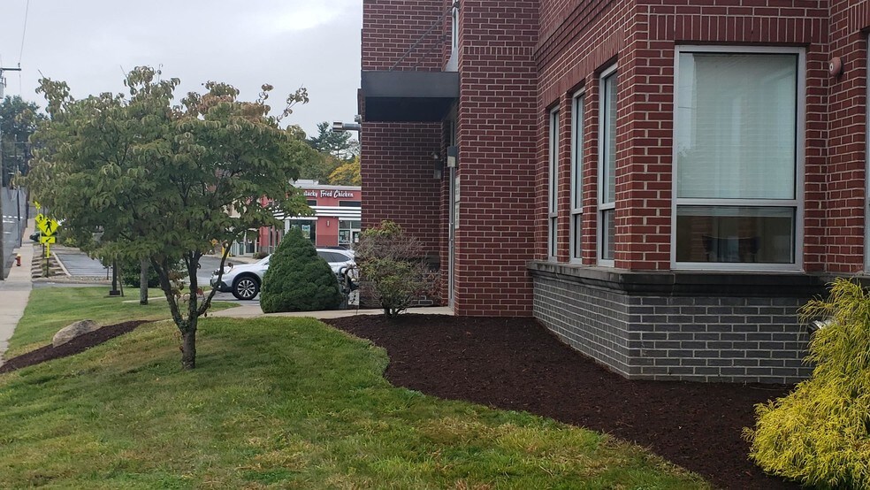 More Photos Of 27 Town Line Rd, Wethersfield Office For Lease