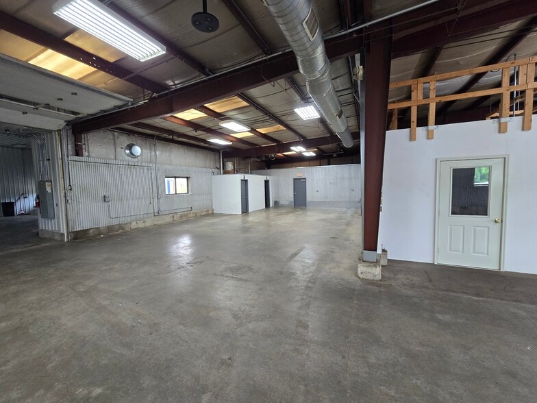 More Photos Of 151 Independence Dr, Union Flex For Sale