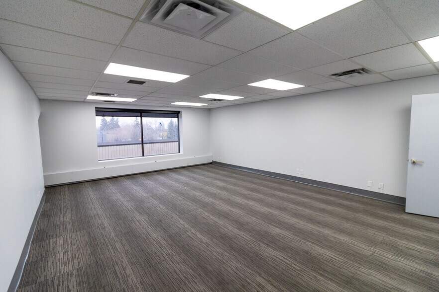 More Photos Of 2411 4th St NW, Calgary Office Residential For Lease