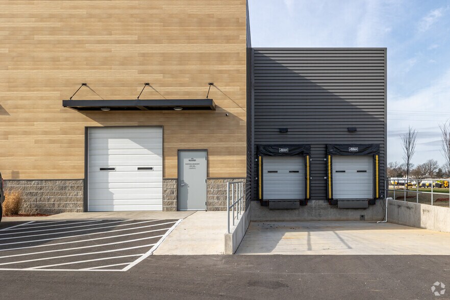 More Photos Of 231 Albano Dr, Springdale Warehouse For Lease