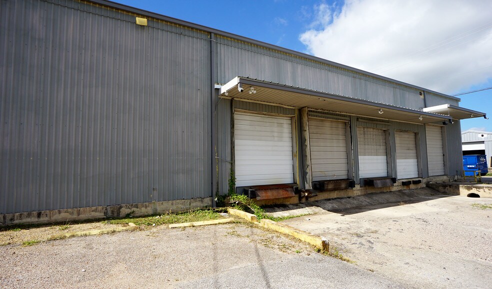 More Photos Of 601 W 2nd St, Taylor Warehouse For Lease