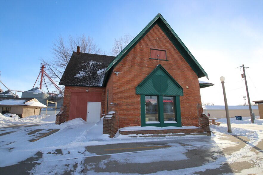 More Photos Of 401 E 5th St, Canton Restaurant For Sale