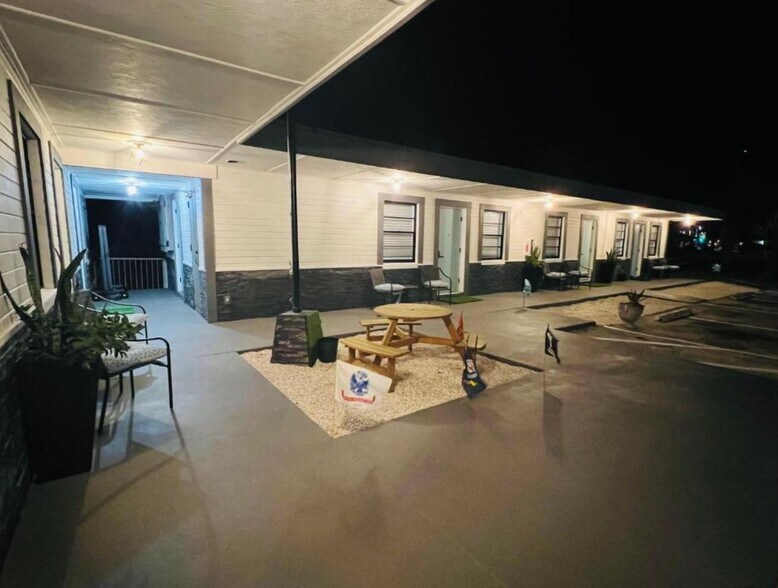 More Photos Of 1915 N Atlantic Ave, Daytona Beach Hotel For Sale