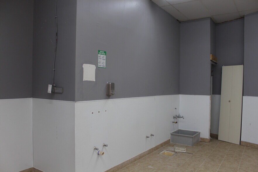 More Photos Of 4906 Harrisburg Blvd, Houston Storefront For Sale