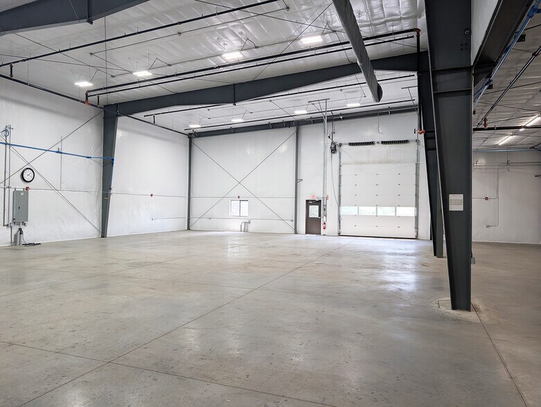 More Photos Of 19 Field Ln, Belmont Warehouse For Lease