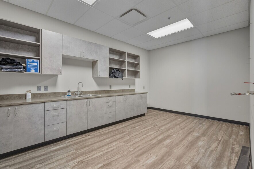More Photos Of 3370 Drennan Industrial Loop S, Colorado Springs Flex For Sale