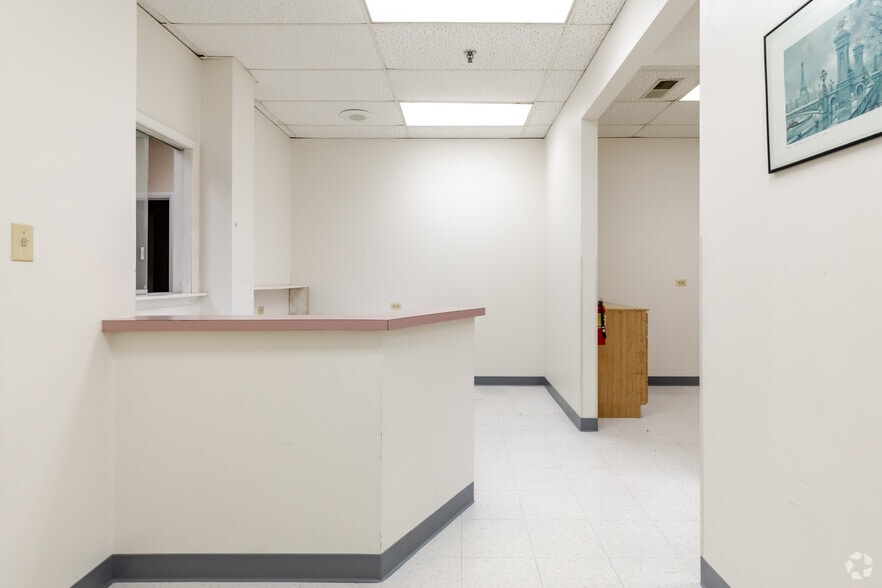 More Photos Of 3060-3080 Ogden Ave, Lisle Unknown For Lease