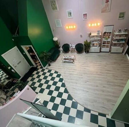 More Photos Of 335 Wesley St, Nanaimo General Retail For Lease