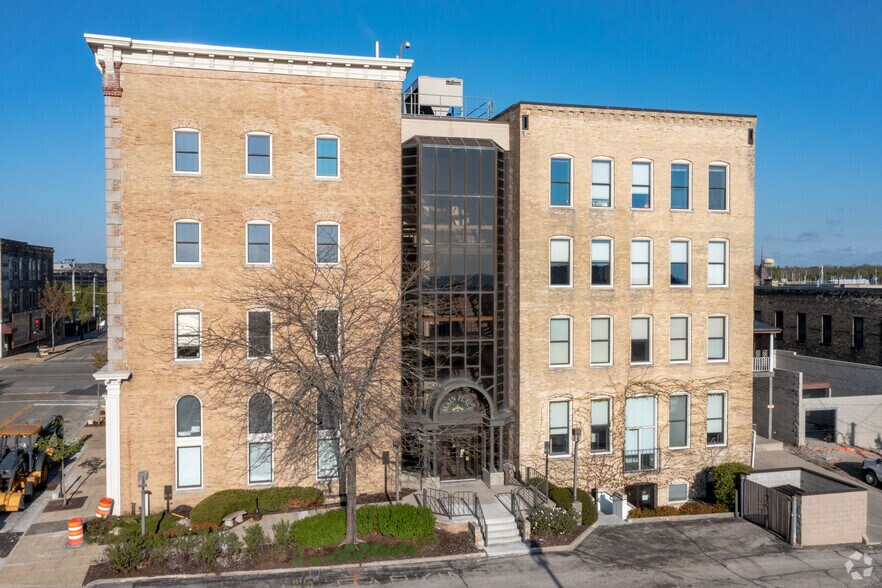 More Photos Of 245 Main St, Racine Loft Creative Space For Lease